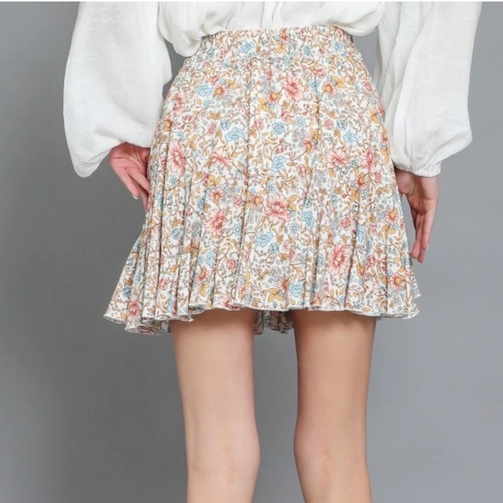 Lightweight Floral‎ Ruffle Mini Skirt - Picture 2 of 7